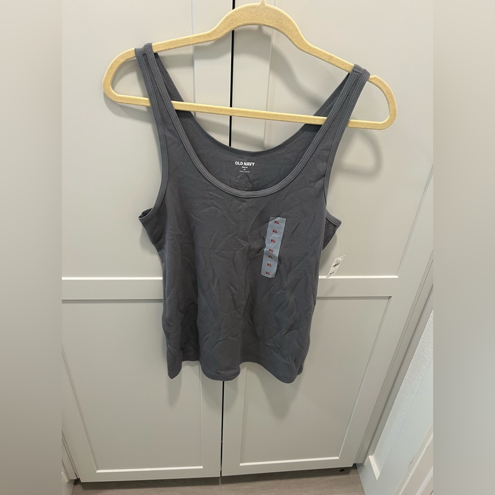 T-shirt grey and white size xl